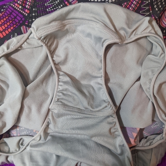 Saucony Patterned Running Shorts Sz XS - Picture 6 of 8